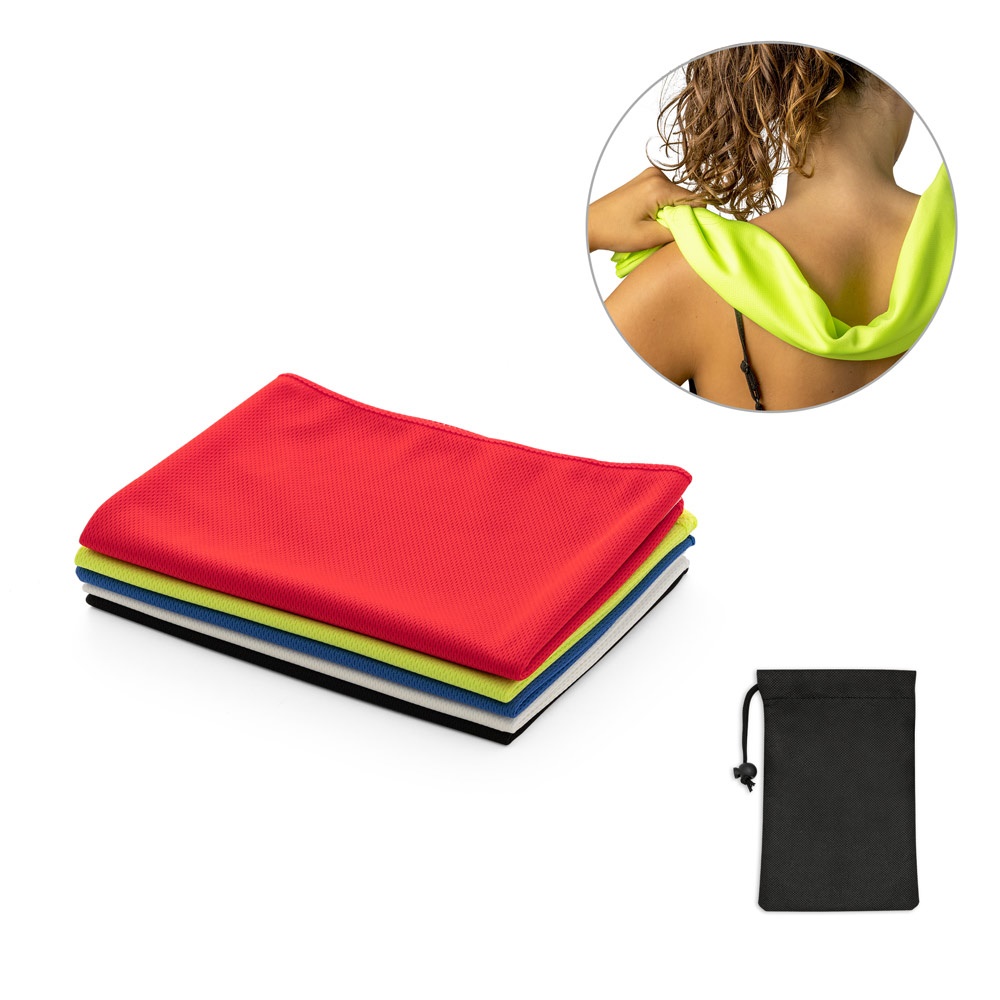 BERNAL. Verfrissende sporthanddoek gemaakt van gerecycled polyester (100% rPET) met een non-woven stoffen zakje.